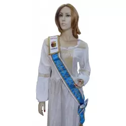 Bestickte schärpe mit wappenschild