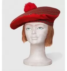 Chapeau écossais avec cheveux