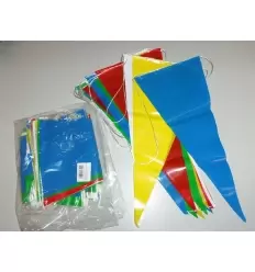 GUIRLANDES DRAPEAUX TRIANGULAIRES PLASTIQUE